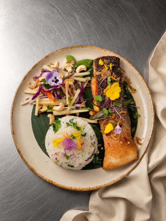 Ruk Tang Dan – Flirty Salmon Bowl (รักต่างแดน / ข้าวขยำแซลมอน)