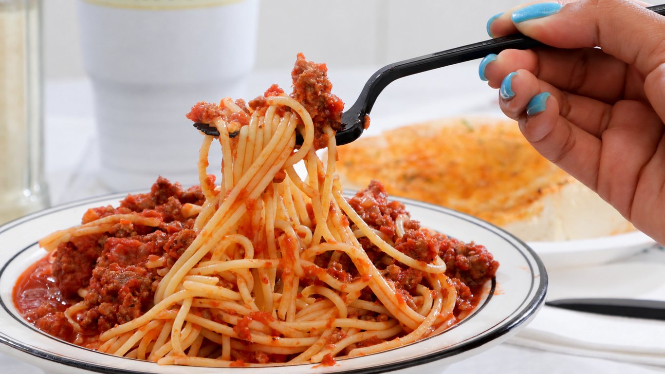 Spaghetti or Rigatoni Pasta with Meat Sauce