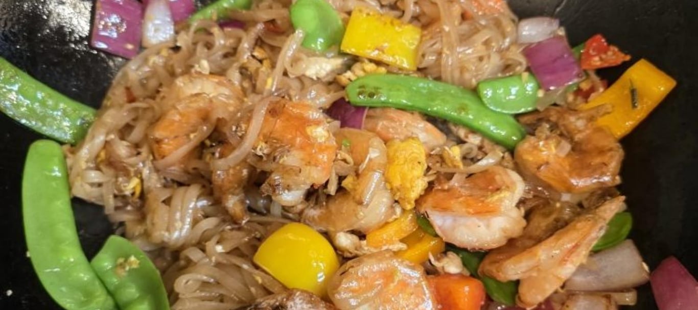 Rak Pak Soy – Pad See Ew (รักปากซอย / ผัดซีอิ๊ว)