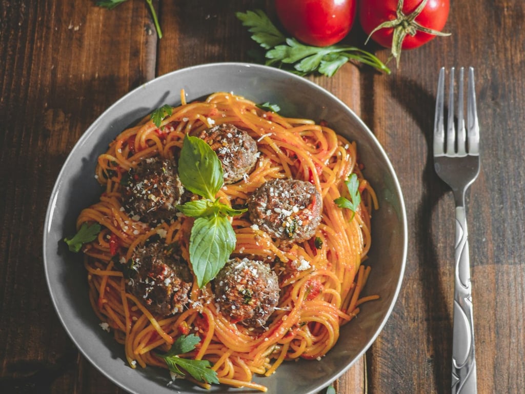 Spaghetti with Garlic Bread
