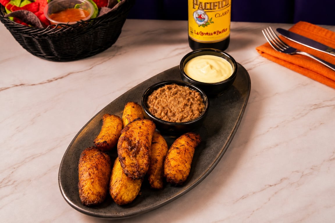 Platanos Con Crema Y Frijoles
