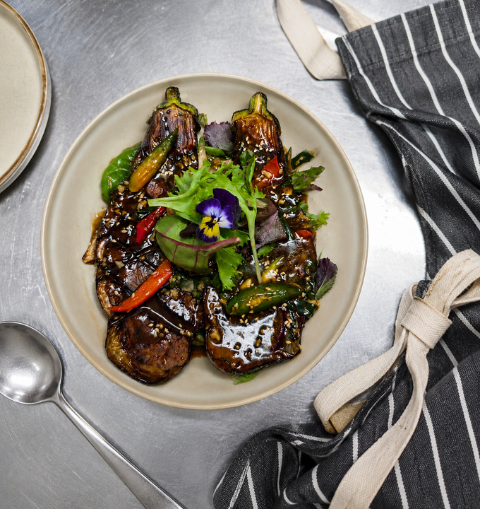 Ruk Lang Fon – Eggplant Basil (รักหลังฝน / ผัดมะเขือยาว)