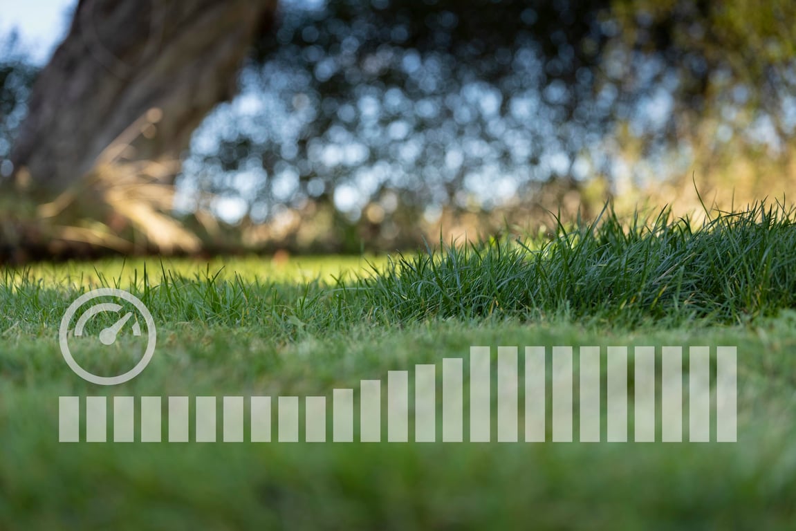 Automatické zvýšení rychlosti nože při sečení v náročných podmínkách znamená větší výkon.