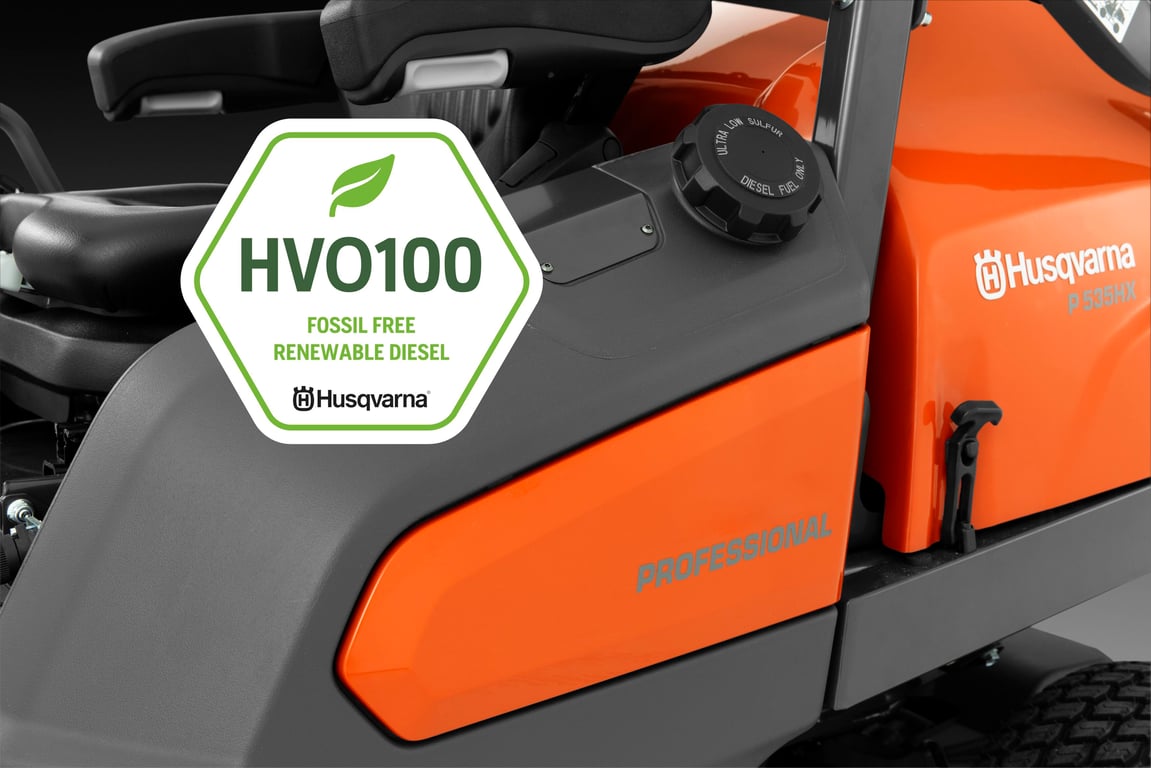 HVO (Hydrogenated Vegetable Oils) je 100% syntetická nafta vyrobená z obnovitelných materiálů.