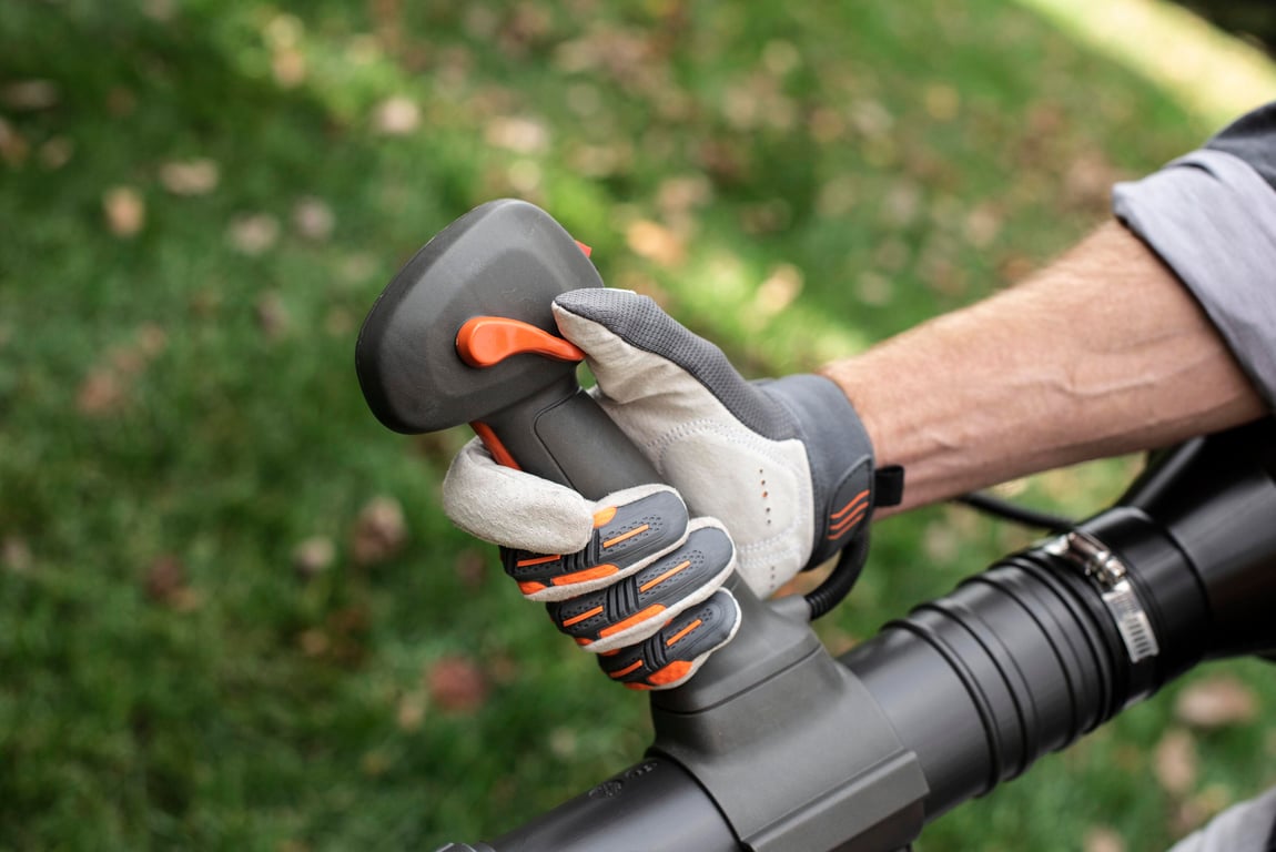 Pomocí tempomatu si můžete nastavit stálou rychlost foukání pro nepřetržitou práci bez upravování.