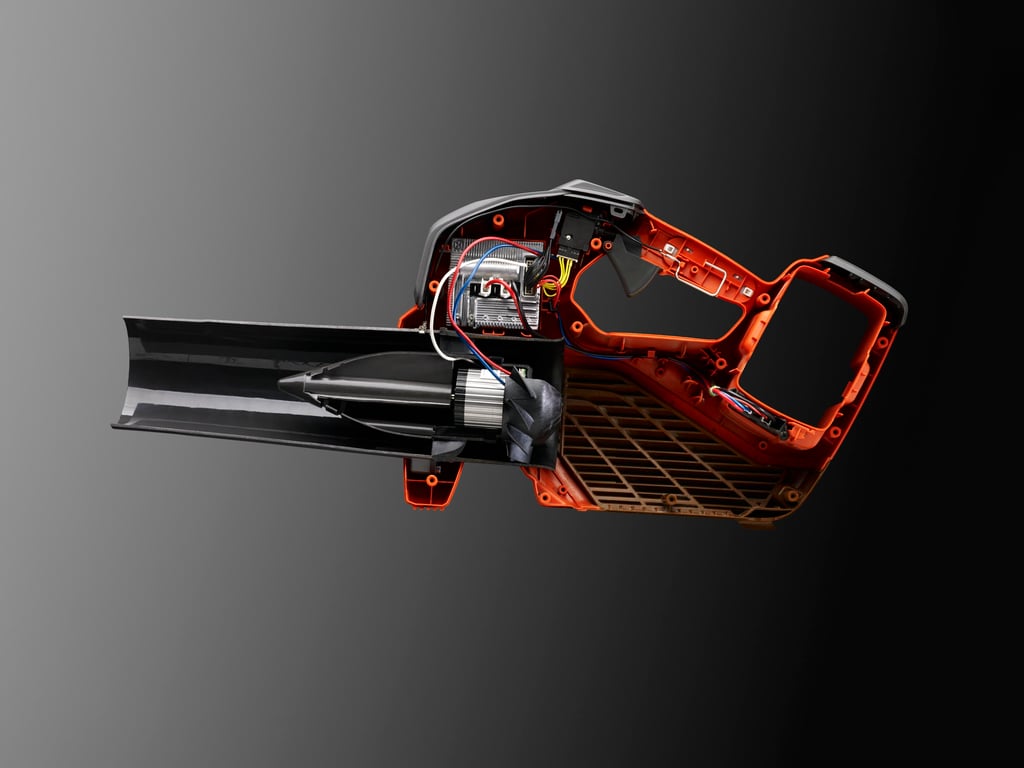 Špičkový výkon ve třídě profesionálních akumulátorových výrobků díky pokročilé konstrukci ventilátoru elektromotoru, který poskytuje účinnou foukací sílu.