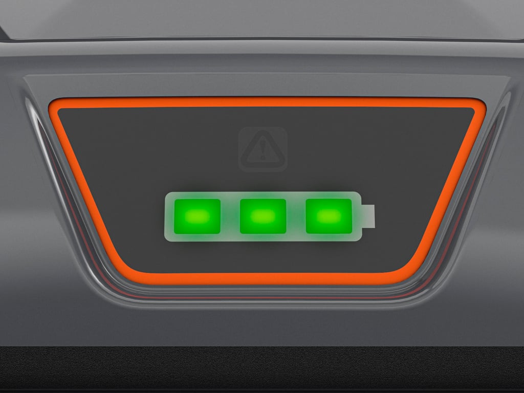 Na digitálním displeji můžete pohodlně sledovat stav akumulátoru stroje, abyste mohli efektivně plánovat svou práci.