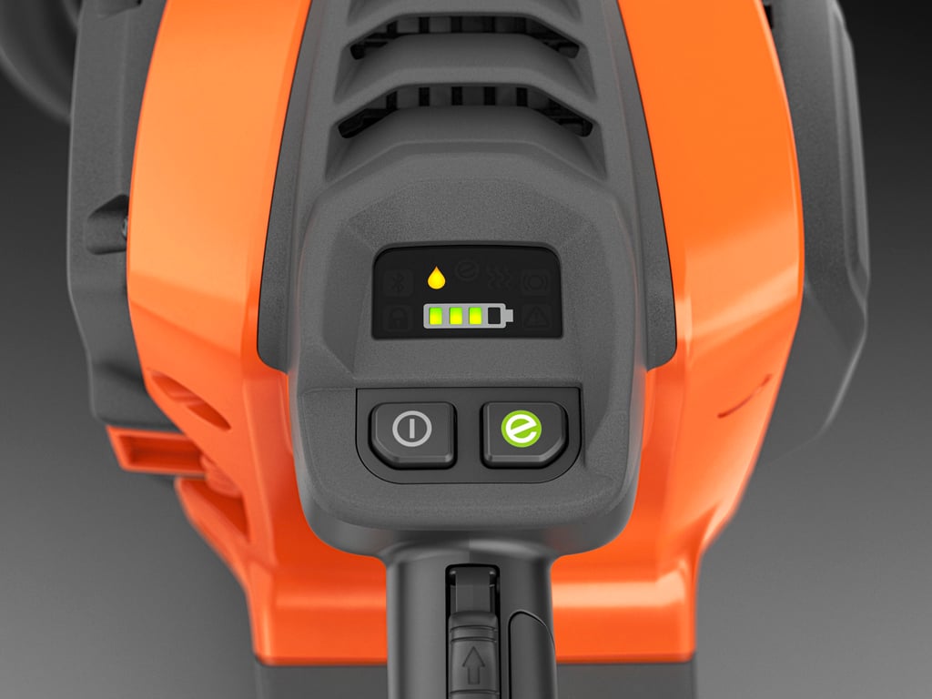 Vybavena senzorem oleje pro zajištění mazání řetězu