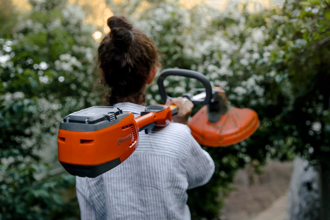 Kompaktní a lehká konstrukce zajišťuje pohodlné a ergonomické používání a snižuje fyzickou zátěž.