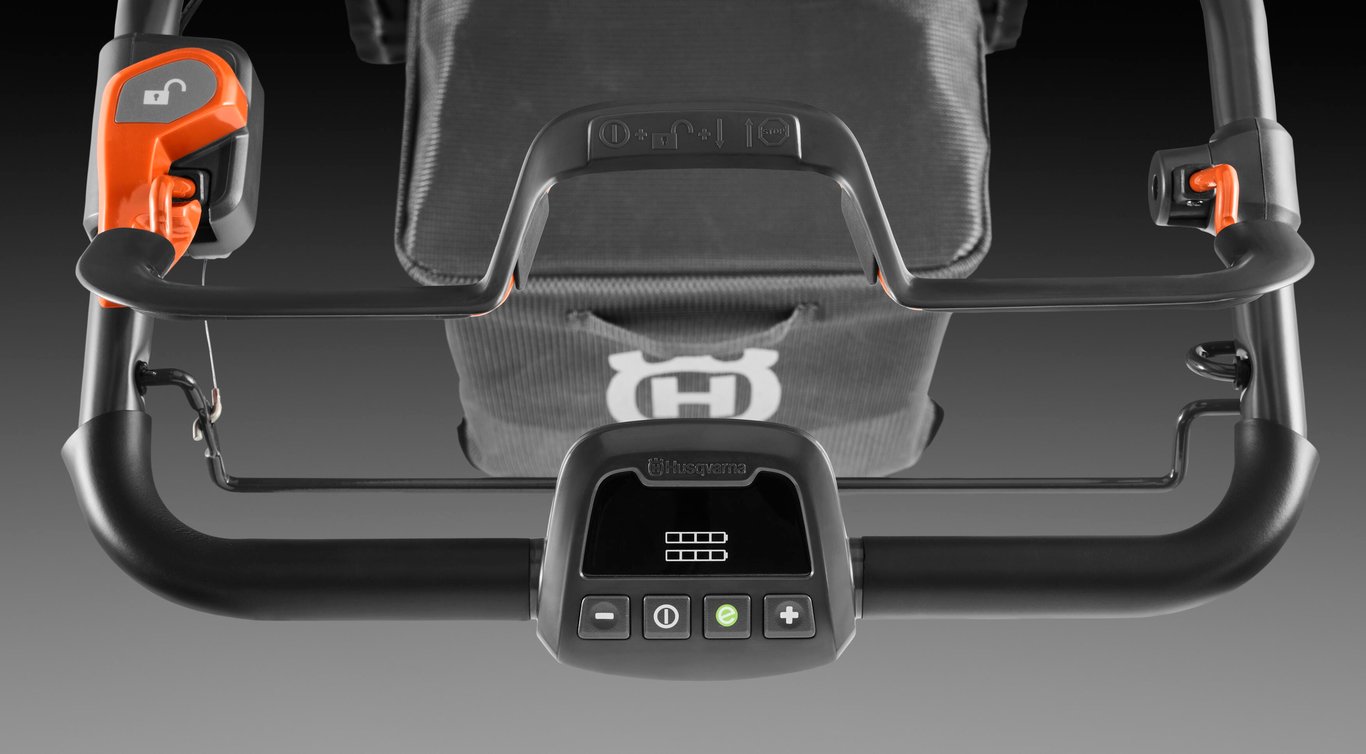 Rychlost pojezdu lze snadno nastavit podle vašich potřeb a stavu trávníku.