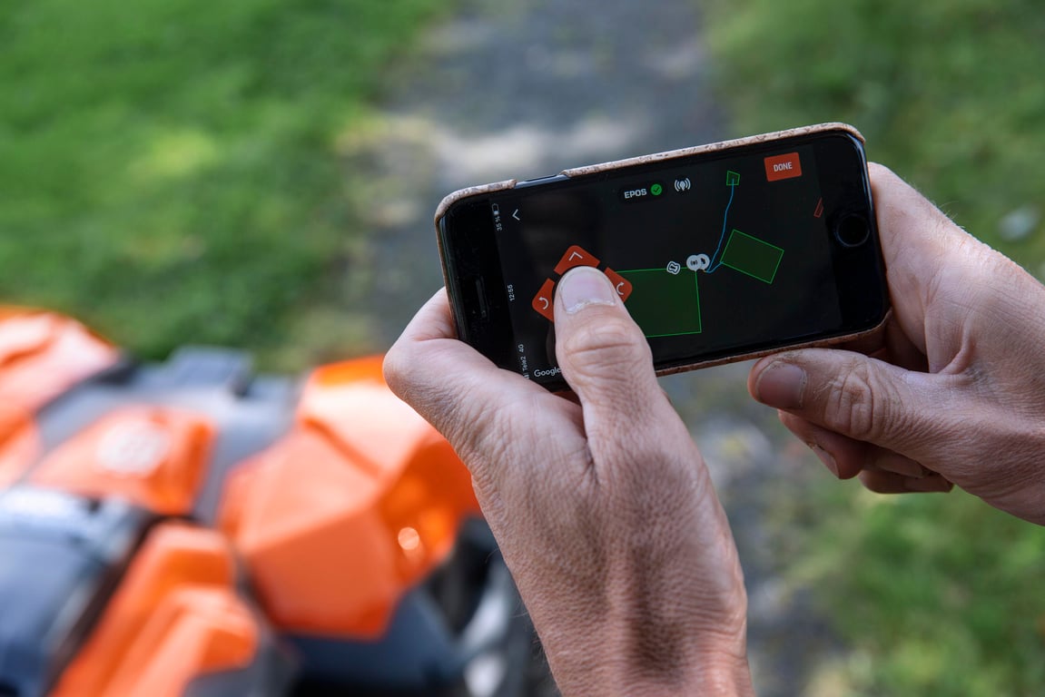 Usnadněte si ovládání sekačky pomocí chytrého telefonu