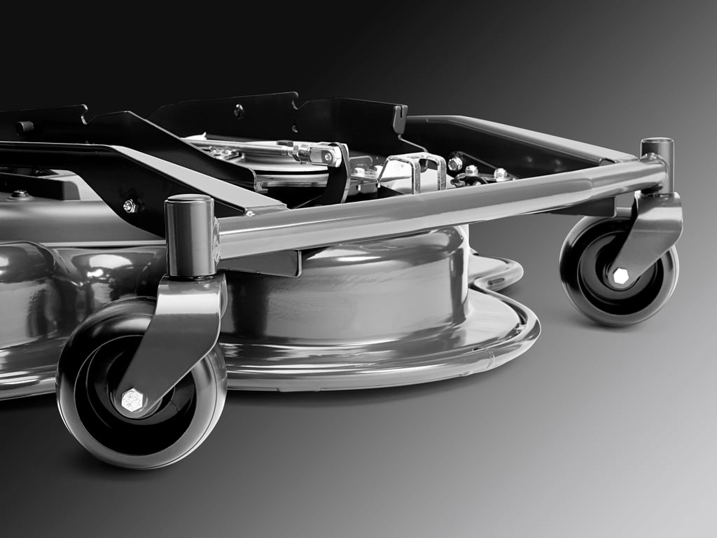 Volitelné žací ústrojí Combi (94, 103 nebo 112 cm) pro efektivní sečení s funkcí BioClip® a zadním výhozem.