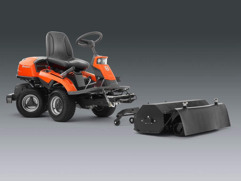 Připevňovací rám umožňuje snadné střídání žacího ústrojí a vpředu zavěšeného příslušenství.