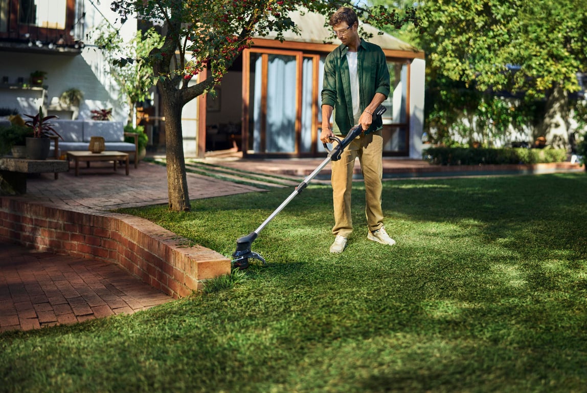 Kompaktní velikost a nízká hmotnost a působivé množství inovativních technologií Husqvarna.