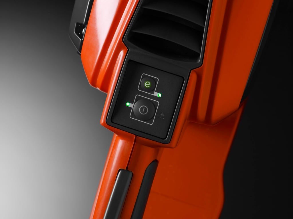 Ovládání klávesnice je intuitivní a nastavení lze snadno upravit pouhým stisknutím tlačítka.