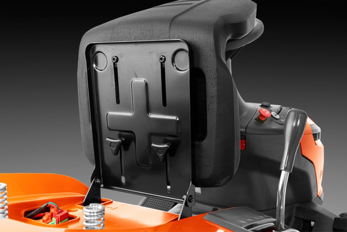 Nastavení polohy sedadla bez použití nářadí pro rychlé nastavení pohodlné polohy při řízení.