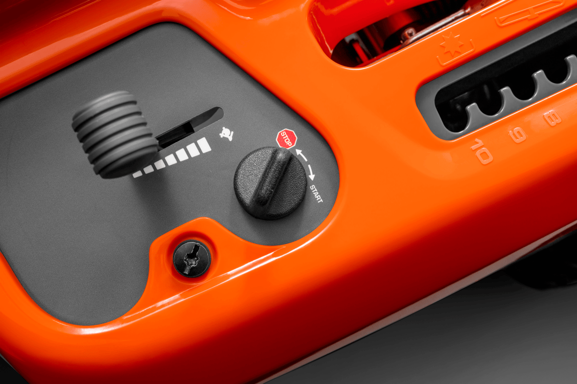 Jednoduché uvedení do provozu bez potřeby použití sytiče. Stačí otočit klíčkem a jet.