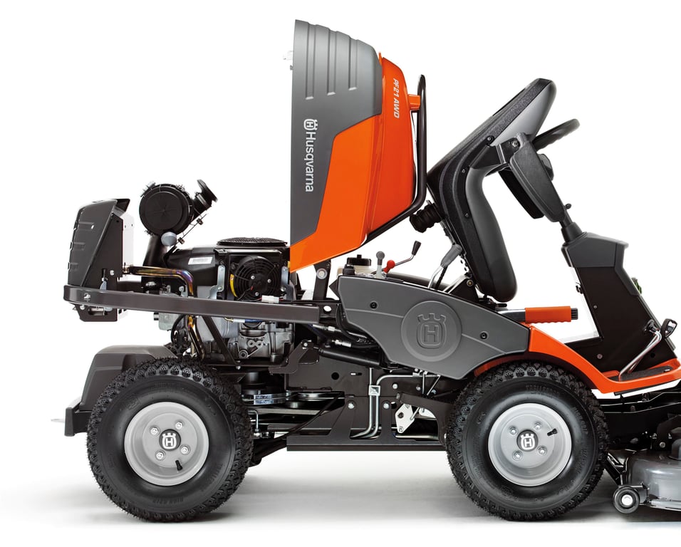 Vyklápěcí kapota a snadno přístupné servisní body usnadňují údržbu a servis.