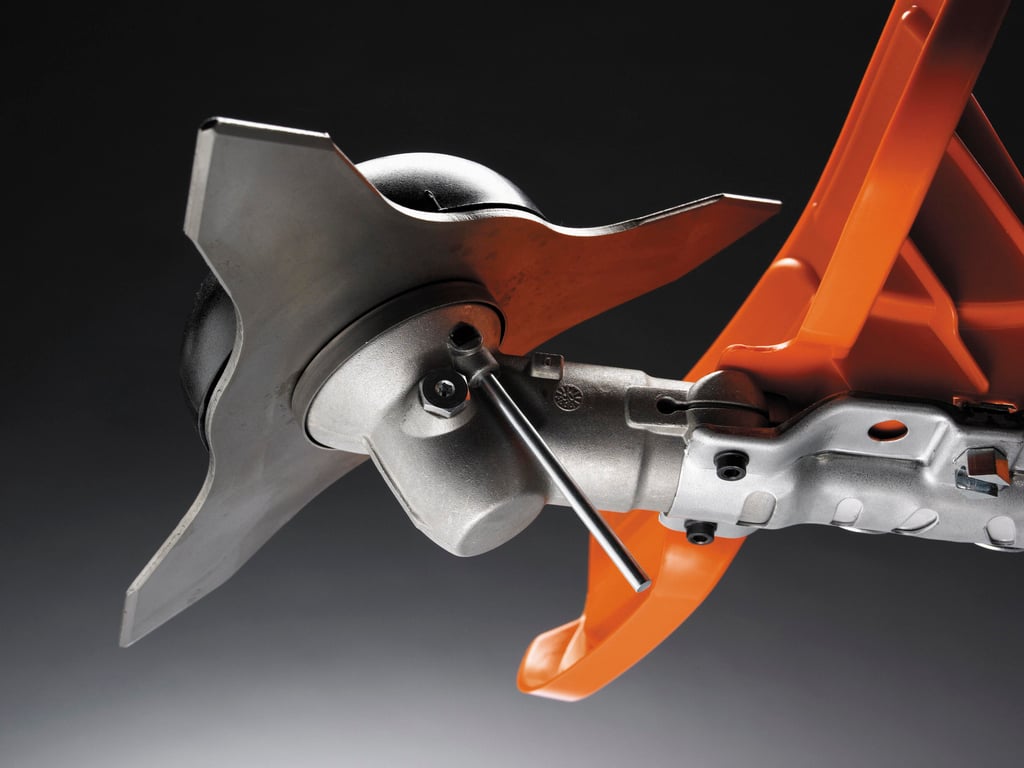 Magnetický držák pojistného čepu usnadňuje výměnu vybavení.