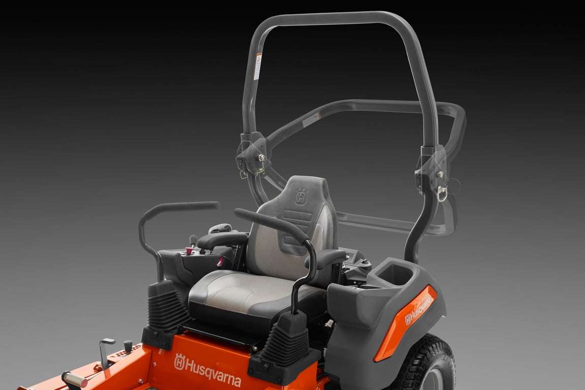 Snadno sklopný ochranný rám lze sklopit v místech bez dostatečně velkého prostoru.