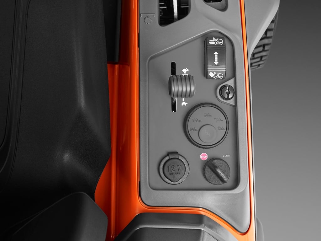 Ovládání je snadno přístupné pro efektivní a ergonomickou manipulaci.