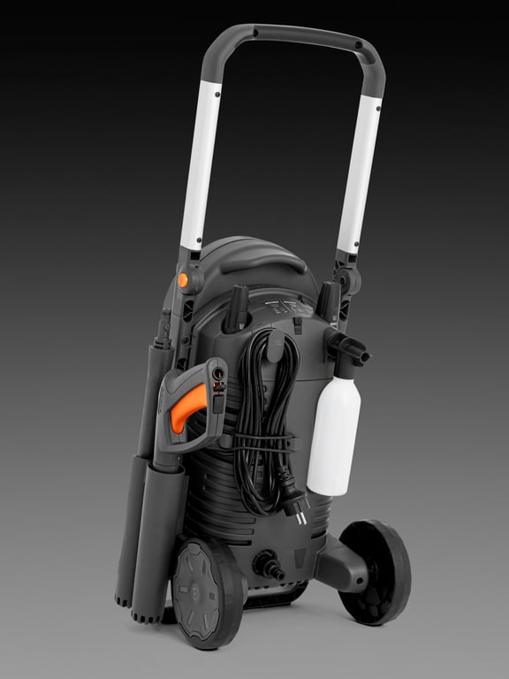 Veškeré dodávané příslušenství lze skladovat na stroji a obsluha tak k němu má snadný přístup a pracuje efektivněji.