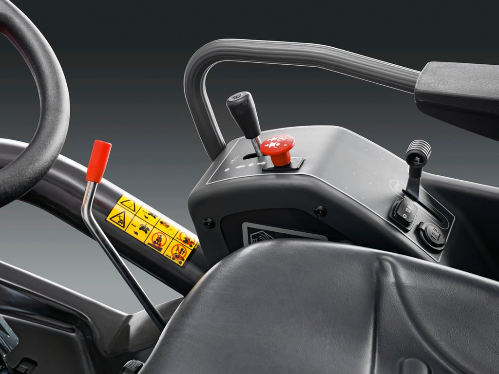 Snadno dostupné ovládací prvky pro pohodlí obsluhy