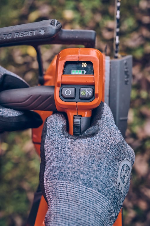 Vybaveno vyhřívanou horní rukojetí pro vaše pohodlí