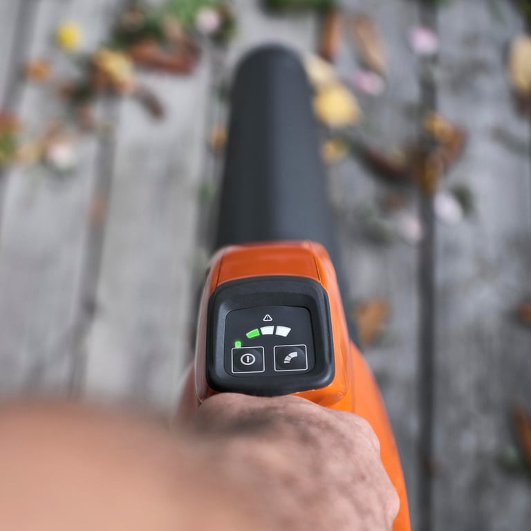 Tři režimy poskytují optimální výkon podle potřeby, od lehkých úkolů až po úkoly vyžadující plný výkon.