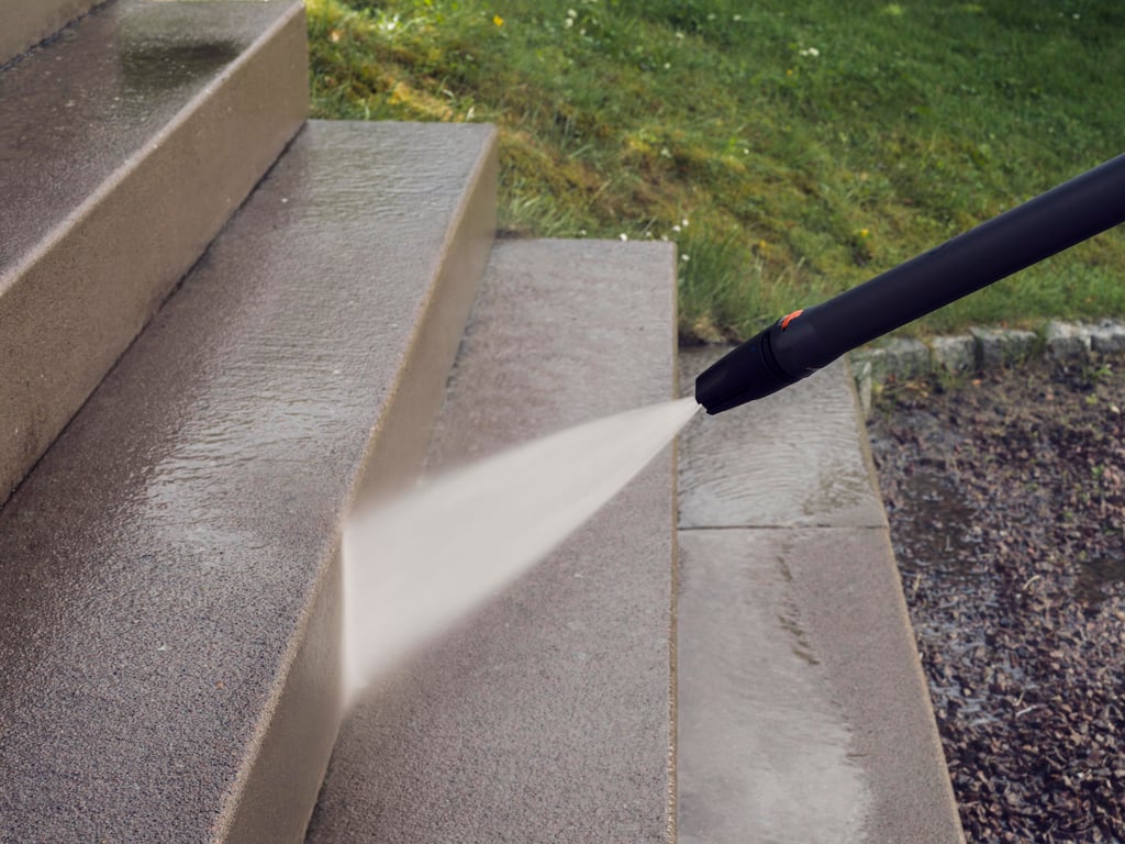 Delší stříkací rukojeť zajišťuje ještě lepší ergonomickou pracovní polohu.