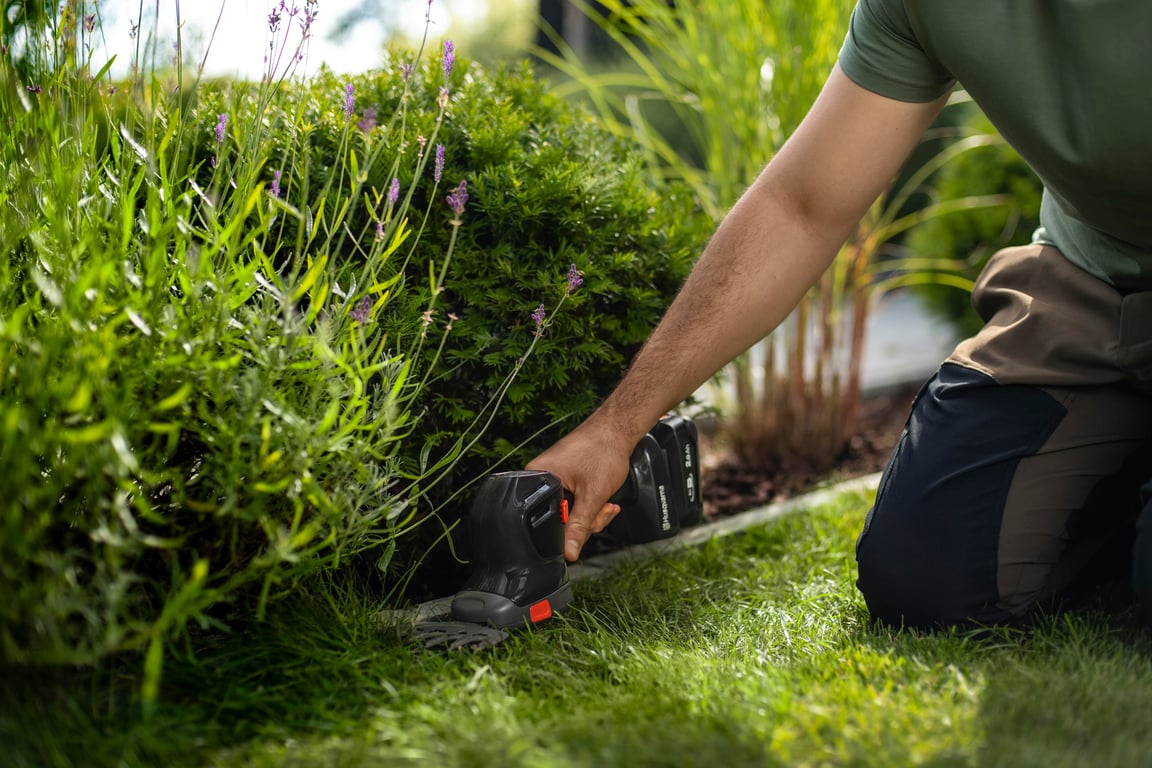 Kompaktní velikost, nízká hmotnost a působivé množství inovativních technologií Husqvarna.