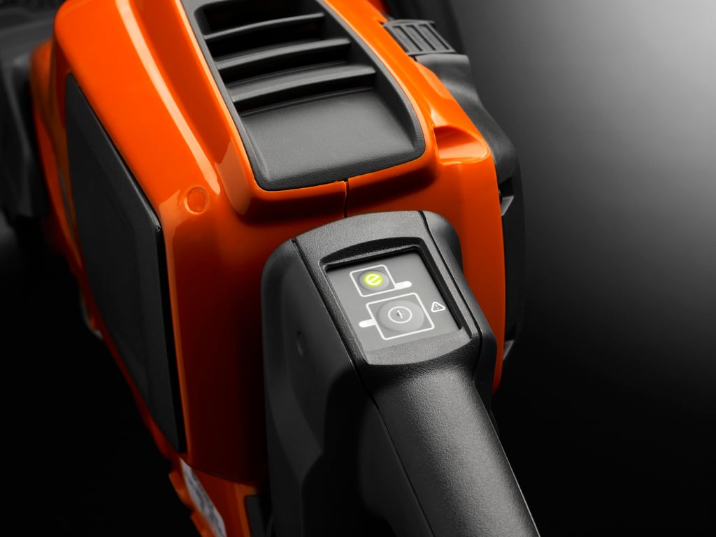 Ovládání klávesnice je intuitivní a nastavení lze snadno upravit pouhým stisknutím tlačítka.