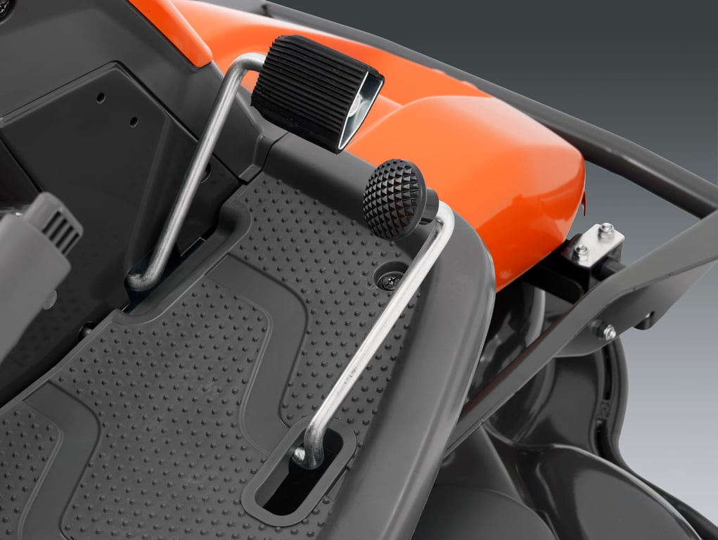 Hydrostatická převodovka ovládaná pedálem