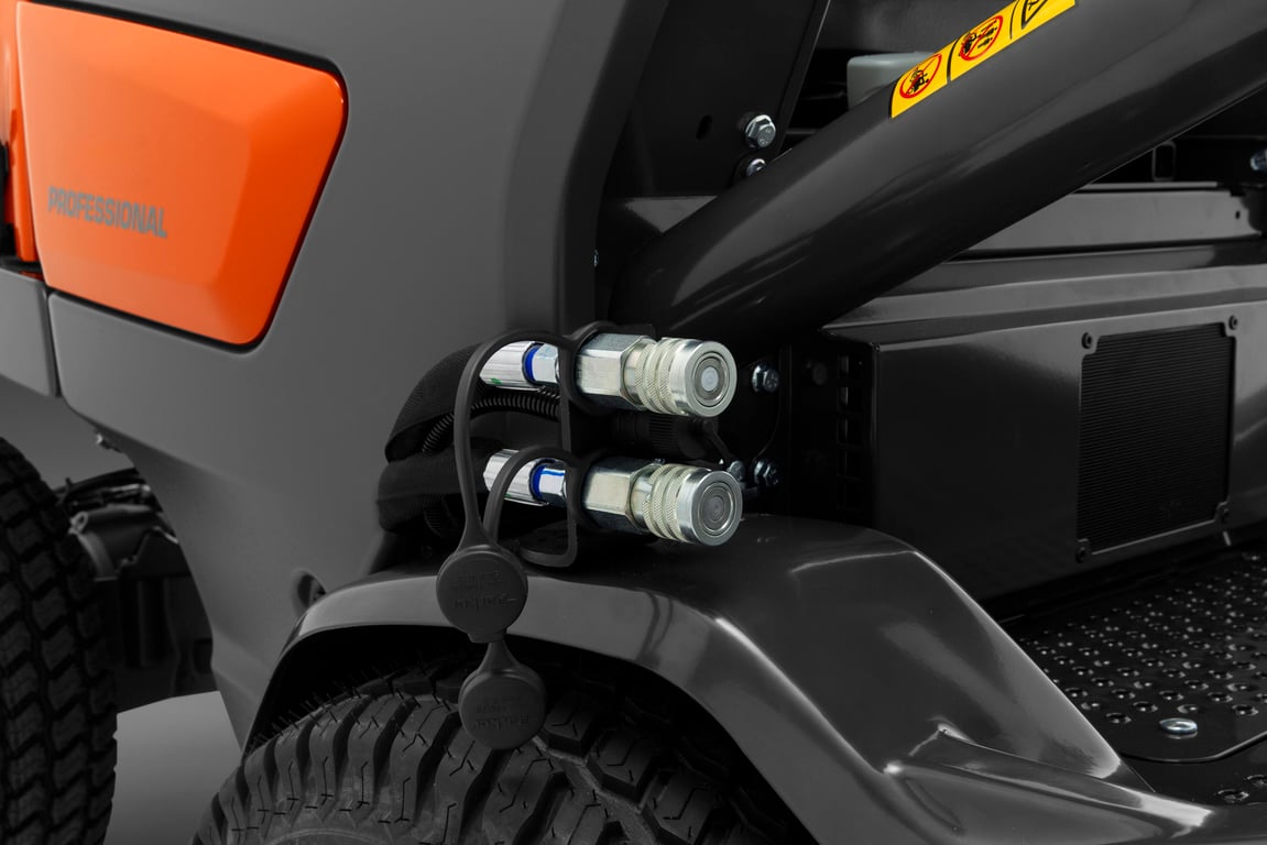 Příprava pro připojení příslušenství s hydraulickým ovládáním.