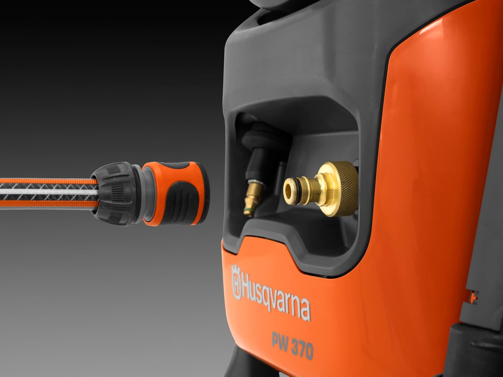 The quick coupling of the hose reduces your set-up time so that you can quickly start your cleaning tasks.