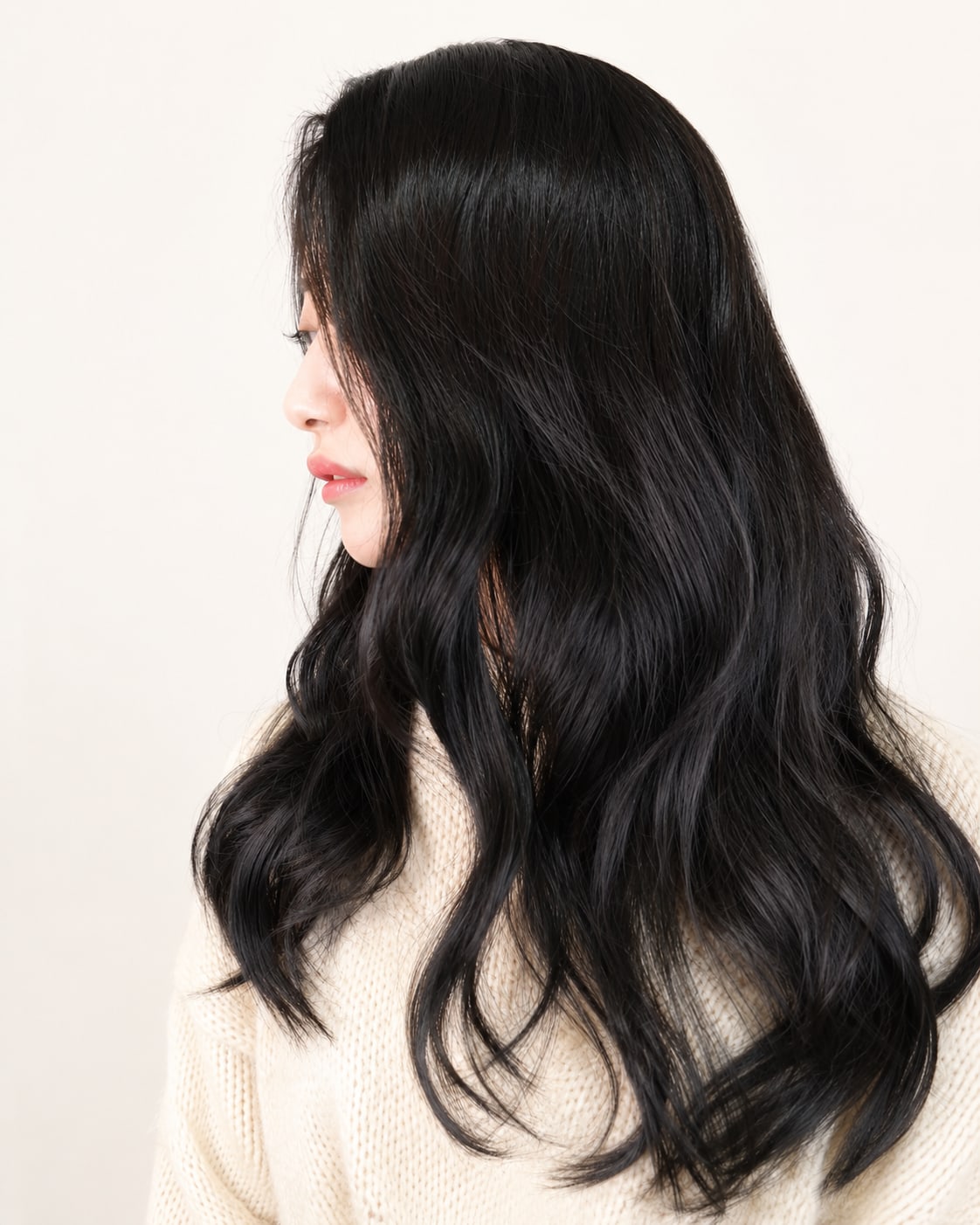 비기닝 롱 헤어 20/41 — 블랙 글램 웨이브 · 깊이 있는 컬과 풍성한 볼륨으로 고급스럽고 클래식한 무드를 완성했습니다.