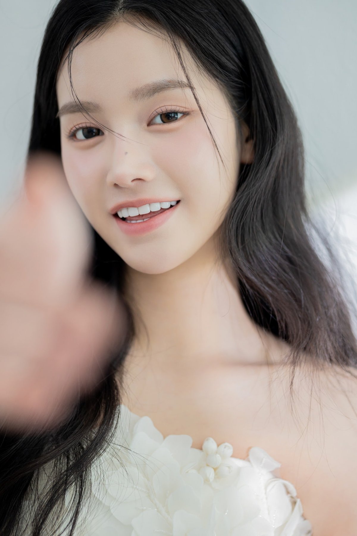 비기닝 내추럴 클린뷰티 무드 15/19 — 내추럴 클린뷰티 무드 · 깨끗한 피부 표현 · 자연광 느낌의 부드러운 조명