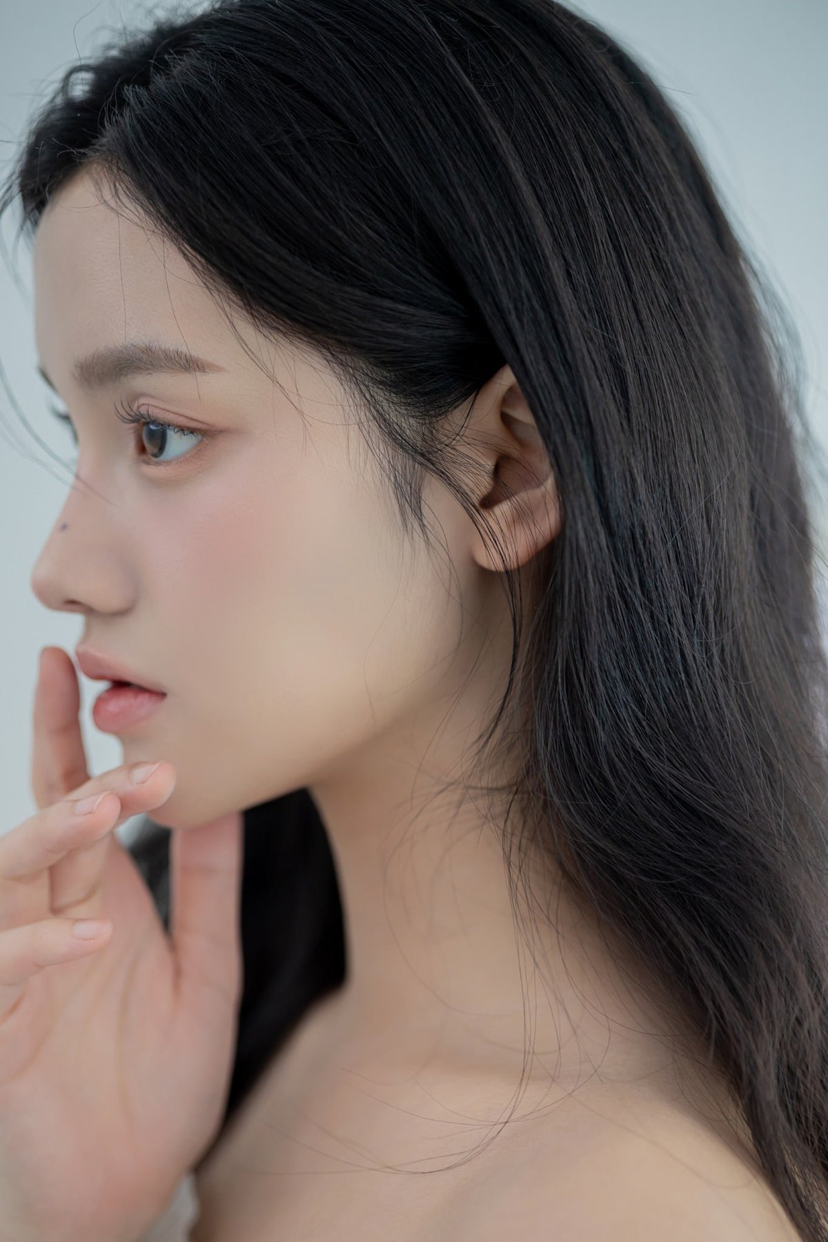 비기닝 내추럴 클린뷰티 무드 16/19 — 내추럴 클린뷰티 무드 · 깨끗한 피부 표현 · 자연광 느낌의 부드러운 조명