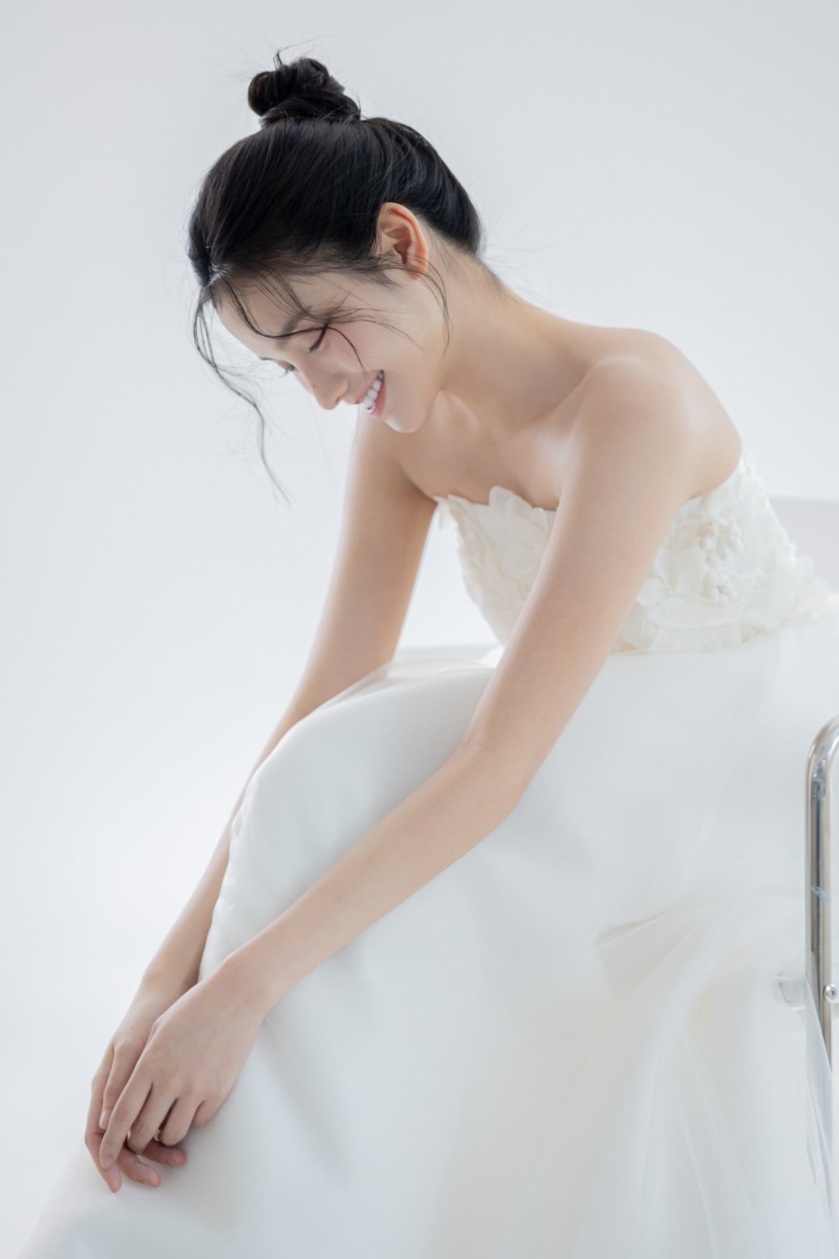 비기닝 내추럴 클린뷰티 무드 19/19 — 내추럴 클린뷰티 무드 · 깨끗한 피부 표현 · 자연광 느낌의 부드러운 조명