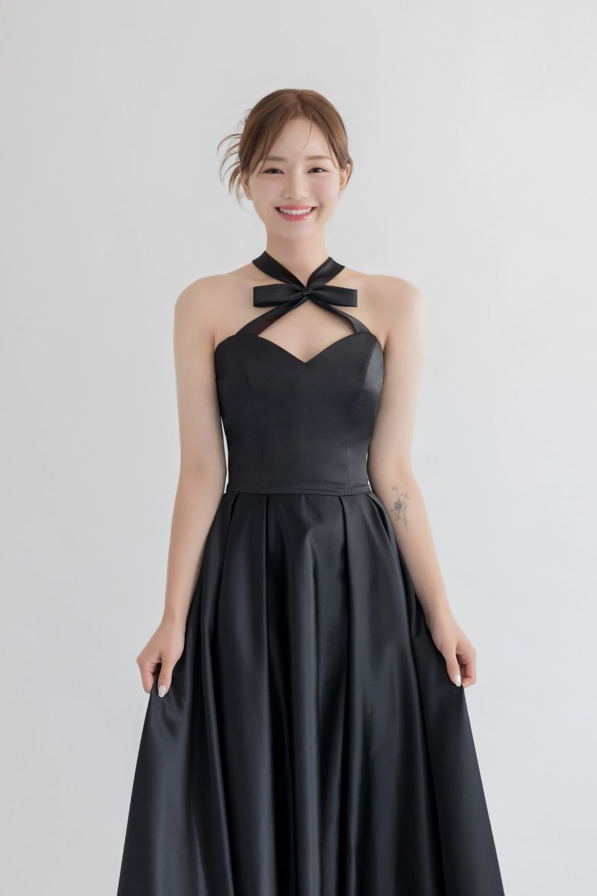 비기닝 브라이덜 룩북 포트레이트 08/12 — 브라이덜 룩북 포트레이트 · 블랙/화이트 배경 대비 · 클린 포트레이트