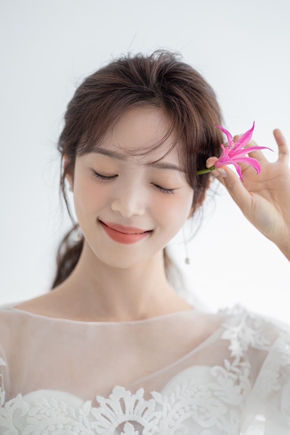 비기닝 브라이덜 포트레이트 (블랙 & 화이트) 07/10 — 브라이덜 포트레이트 (블랙 & 화이트) · 블랙·화이트 배경 포트레이트 · 피부 표현 중심