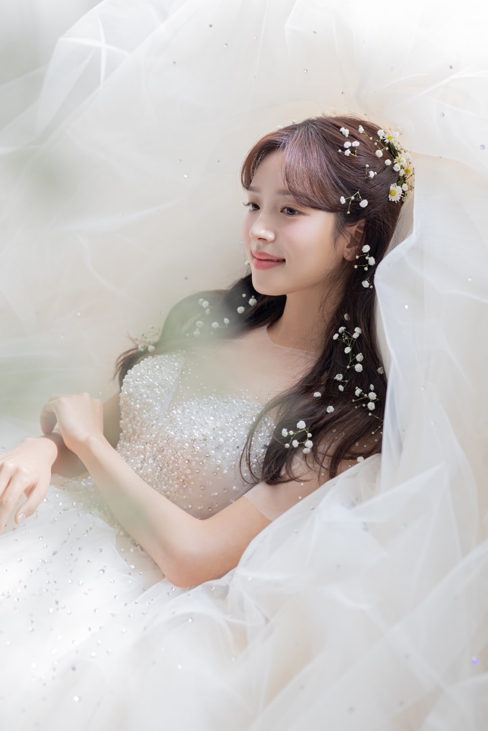 비기닝 브라이덜 포트레이트 (블랙 & 화이트) 09/10 — 브라이덜 포트레이트 (블랙 & 화이트) · 블랙·화이트 배경 포트레이트 · 피부 표현 중심