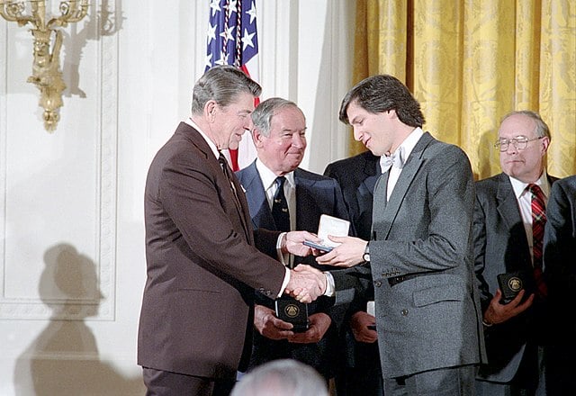 1985_National_Technology_Awards_to_Steven_Jobs.jpg
