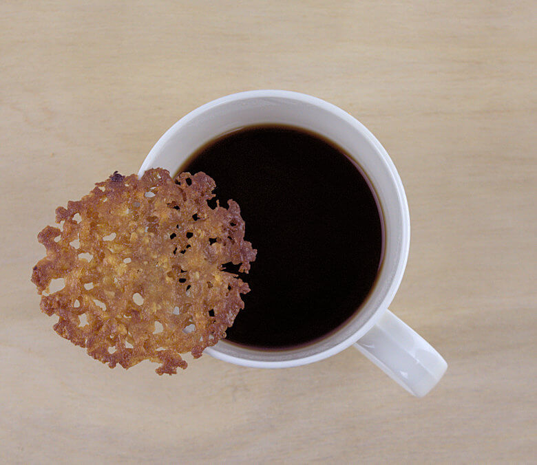 Picture of 1 cookie on coffee cup