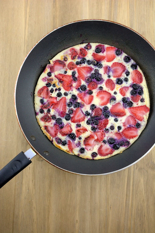 Picture of Yeast Pancakes with Fruit in skillet