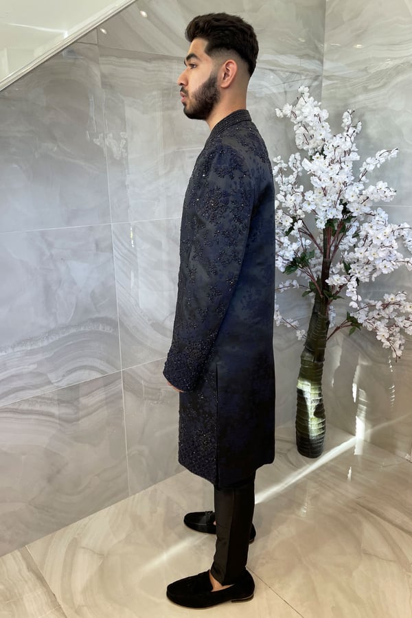 Luxury embroidered men's sherwani suit - Image 2