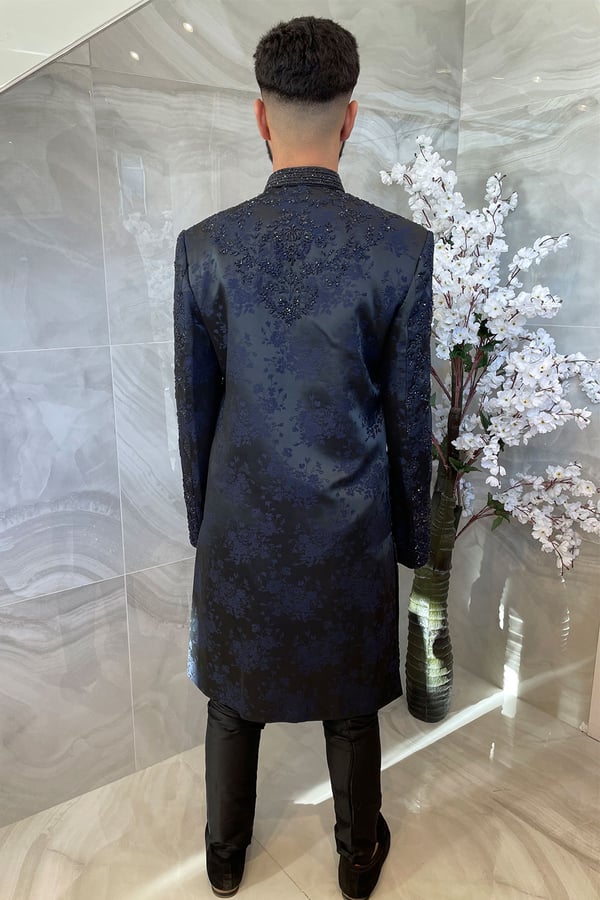Luxury embroidered men's sherwani suit - Image 3