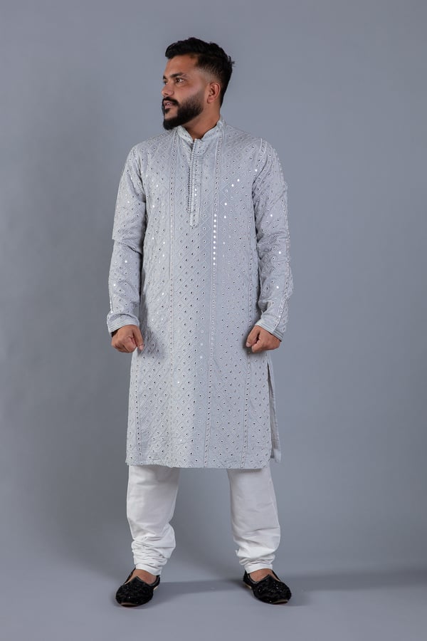 Men's crepe suit with an embroidered collar