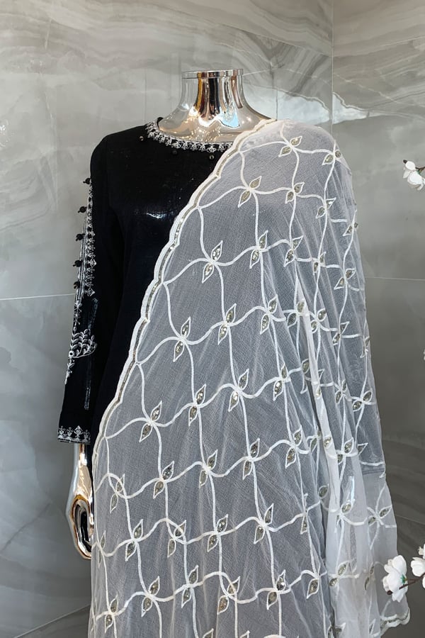 Thread work embroidered casual dupatta - Image 2