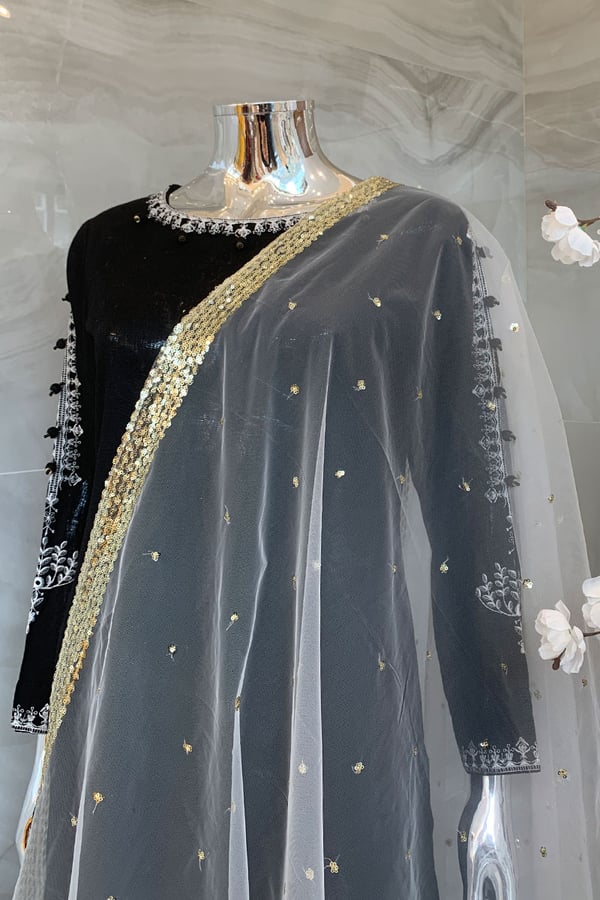 Gold sequence embroidered dupatta - Image 2